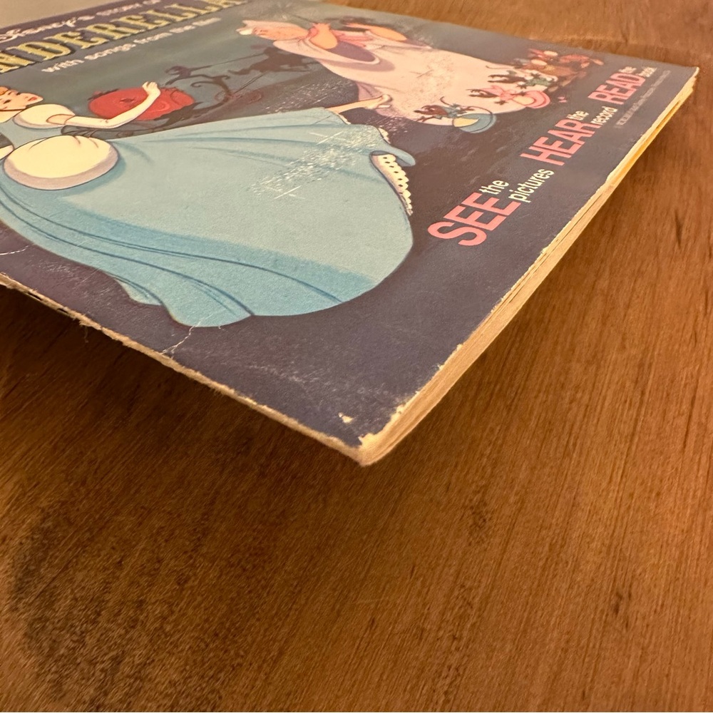 SOLD- Vintage 1977 Disney CINDERELLA Read Along Book Record 33 1/3 RPM See Hear - Picture 14 of 14